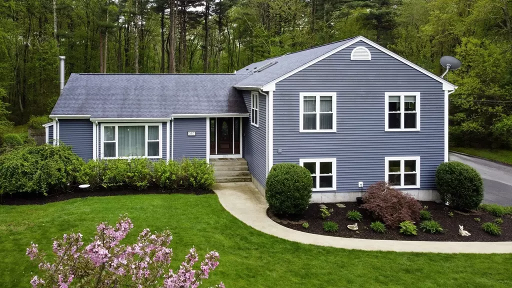 357 Ledge Rd, Seekonk, MA 02771