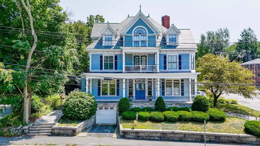 390 Pawtucket St #1, Lowell, MA 01854