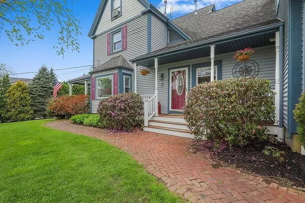 Upton, MA 01568,20 Maple Ave