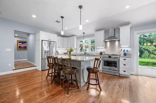 Foxboro, MA 02035,332 South St