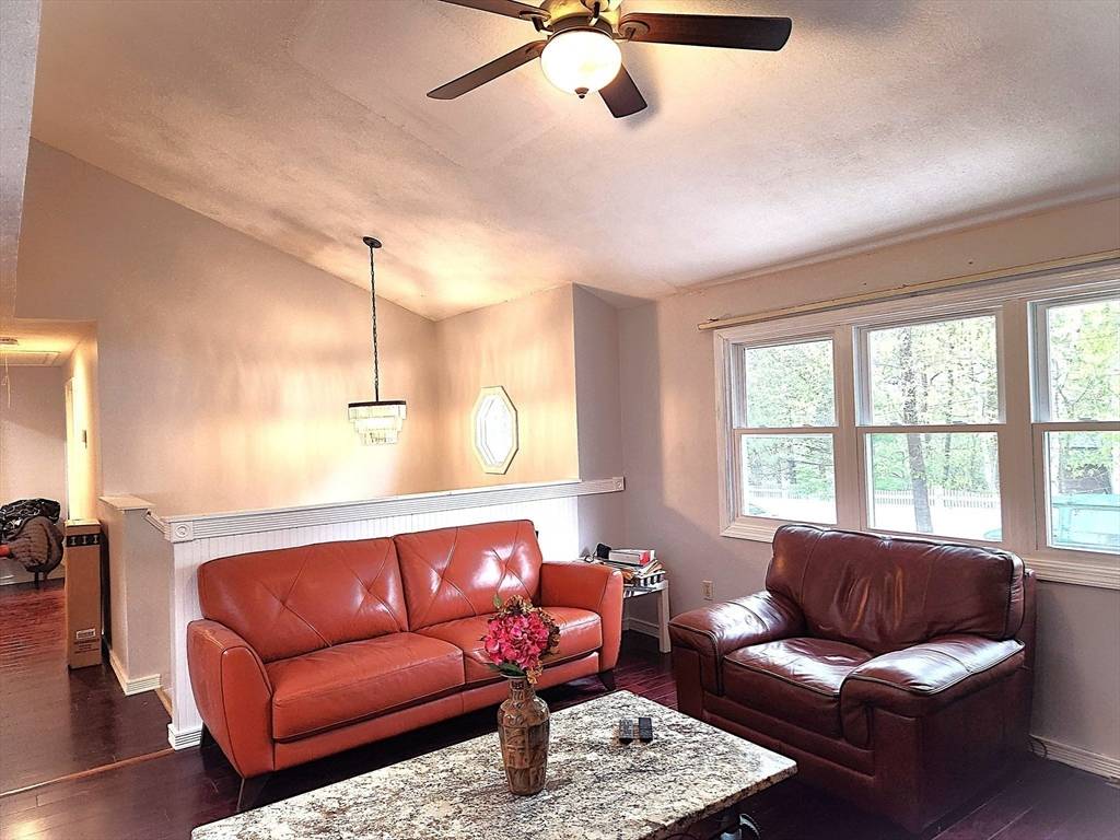 Billerica, MA 01821,22 Osceola Ln