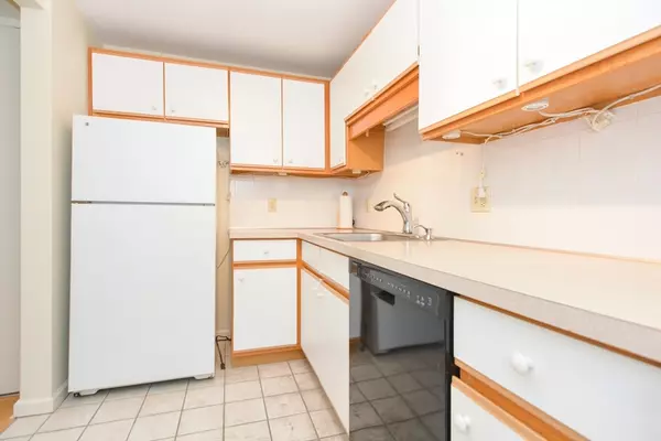 Foxboro, MA 02035,19 Fuller Rd #5