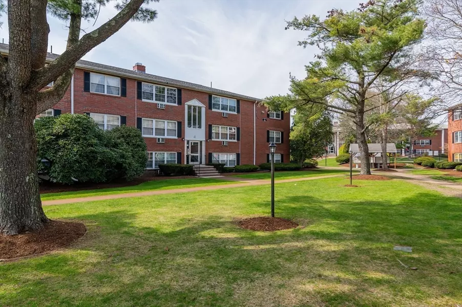 4 Tara Dr #9, Weymouth, MA 02188