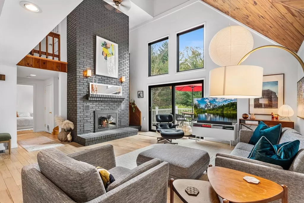 Middleboro, MA 02346,262 Old Center St