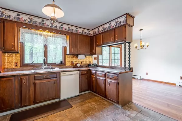 Charlton, MA 01507,84 T Hall Road