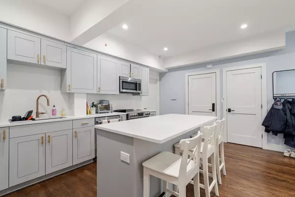 Boston, MA 02215,520 Beacon St #1C