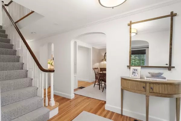 Wellesley, MA 02482,9 Lafayette Cir
