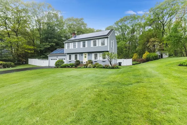Medway, MA 02053,4 Wildwood Dr