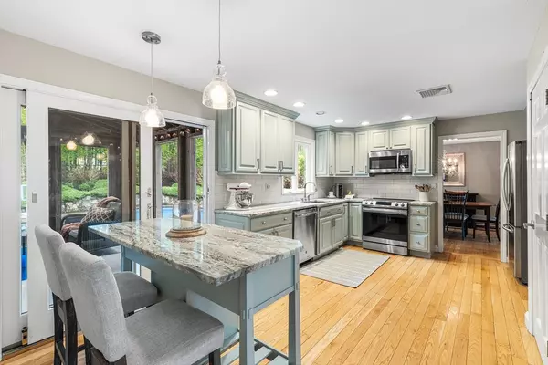 Medway, MA 02053,4 Wildwood Dr