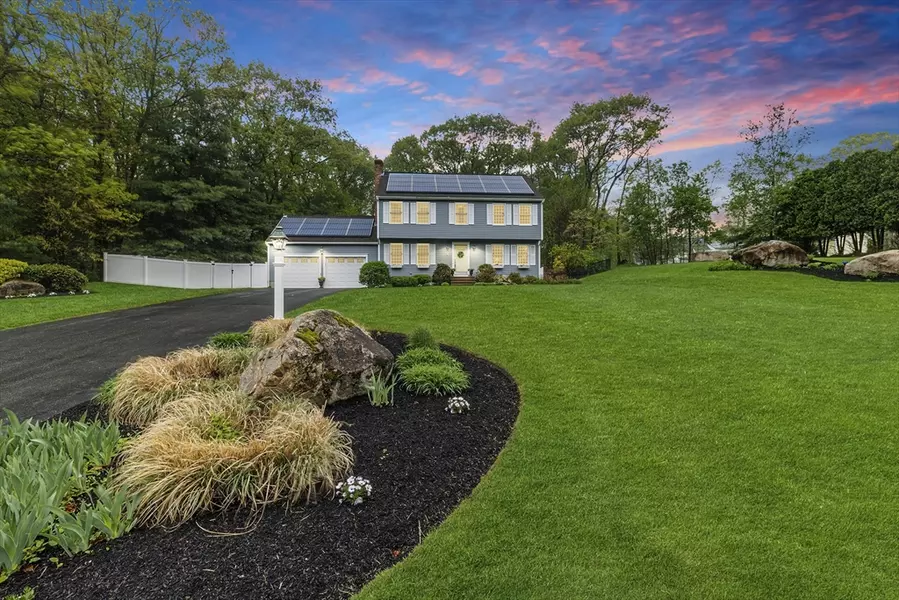 4 Wildwood Dr, Medway, MA 02053