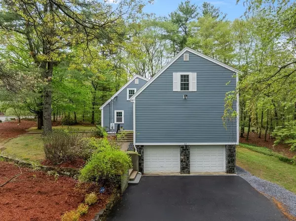 Easton, MA 02356,22 Randall St