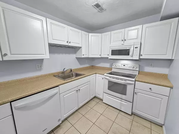 Haverhill, MA 01830,100 Lawrence St #18