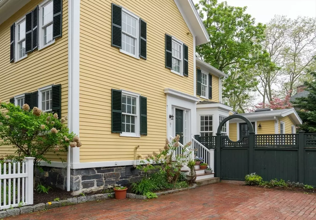 Cambridge, MA 02138,33 Ash Street #33