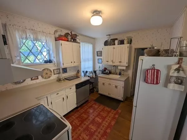 Dennis, MA 02670,24 Church St #A