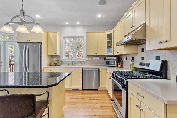 Bolton, MA 01740,18 Danforth Ln