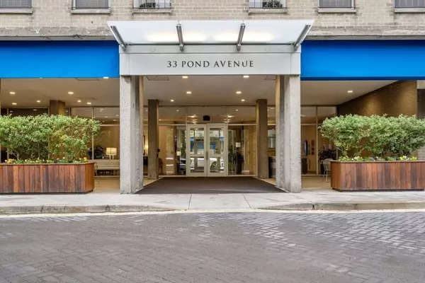 Brookline, MA 02445,33 Pond Ave #419