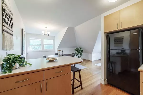Northampton, MA 01060,61 Crescent St #6