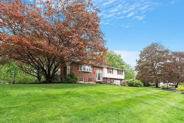 Chelmsford, MA 01824,4 Montcastle Dr