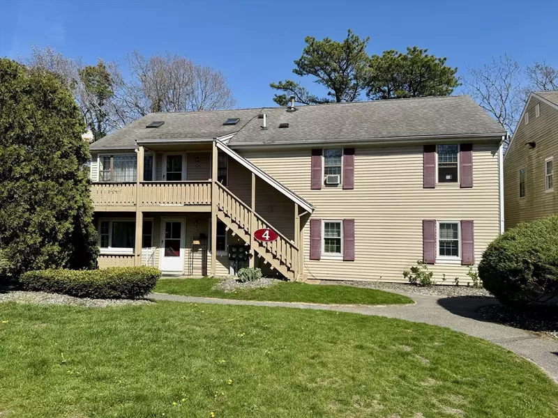 1029 Iyannough Rd #4C, Barnstable, MA 02601