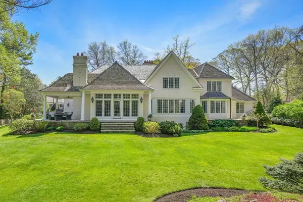 Wellesley, MA 02481,1 Old Farm Rd