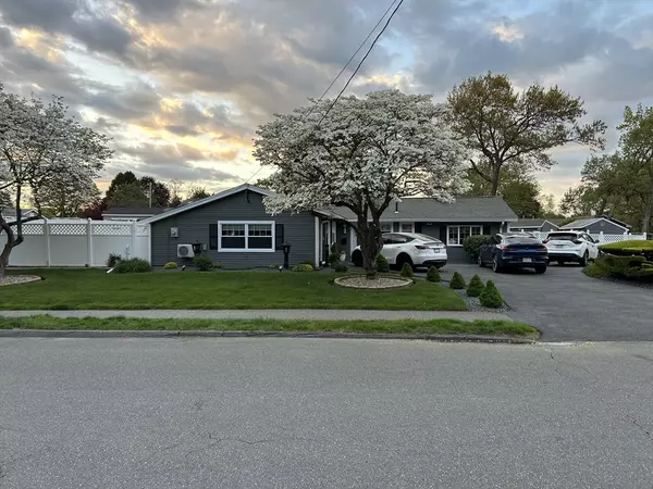 5 Elizabeth Ln, Peabody, MA 01960