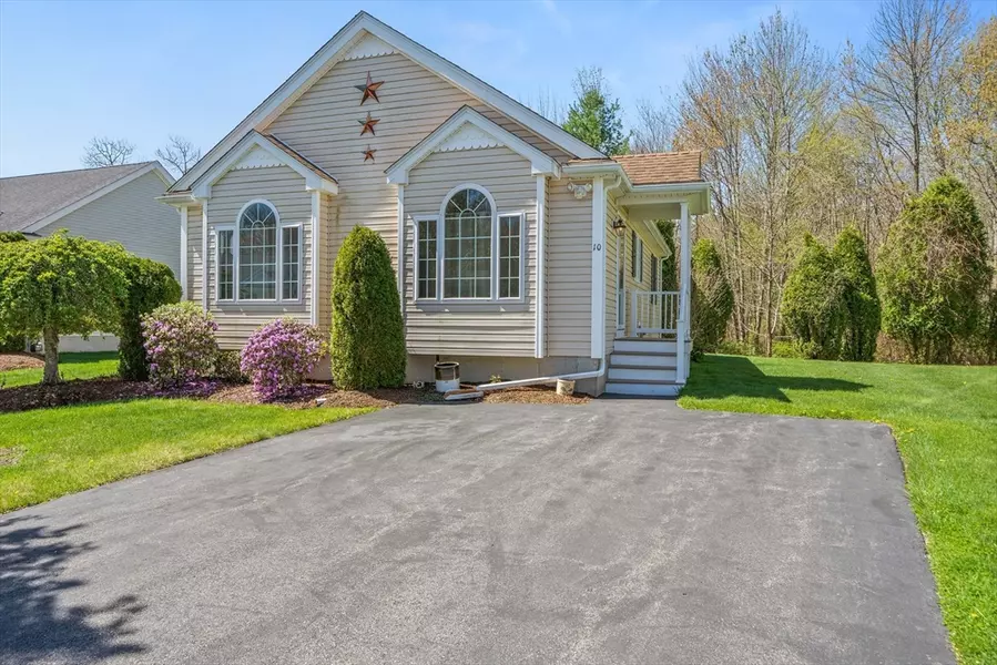10 Rodeo Dr, East Bridgewater, MA 02333