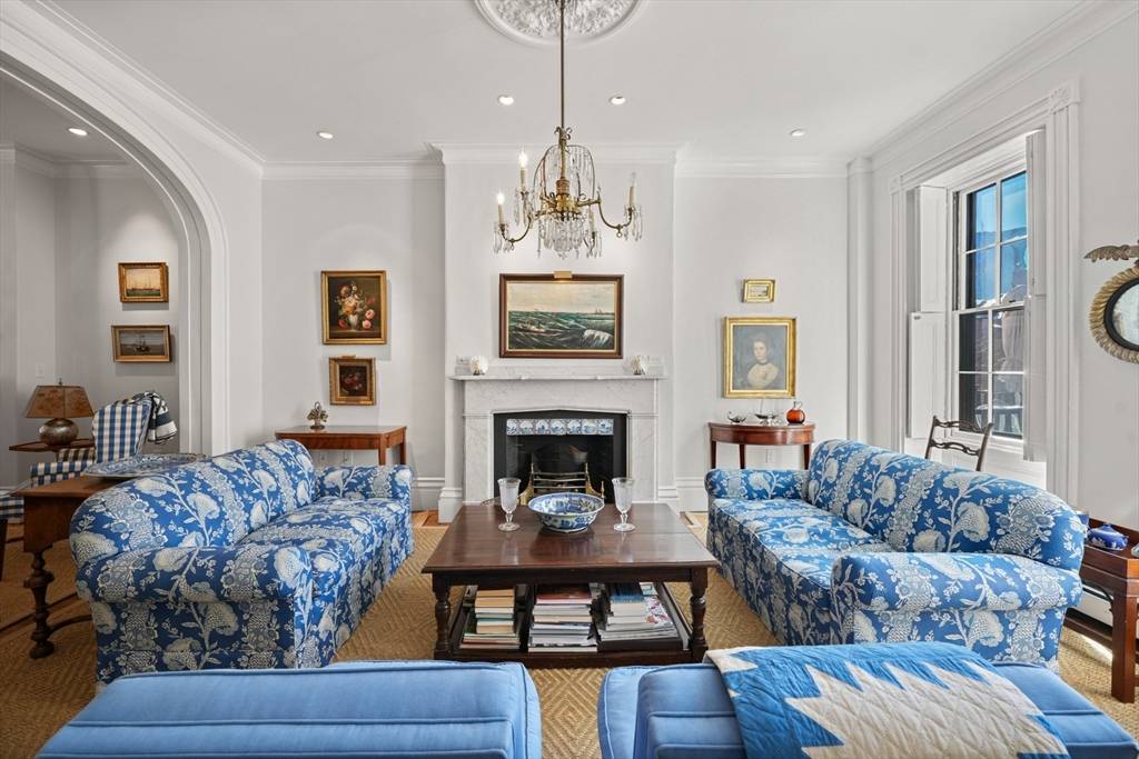32 West Cedar Street, Boston, MA 02108