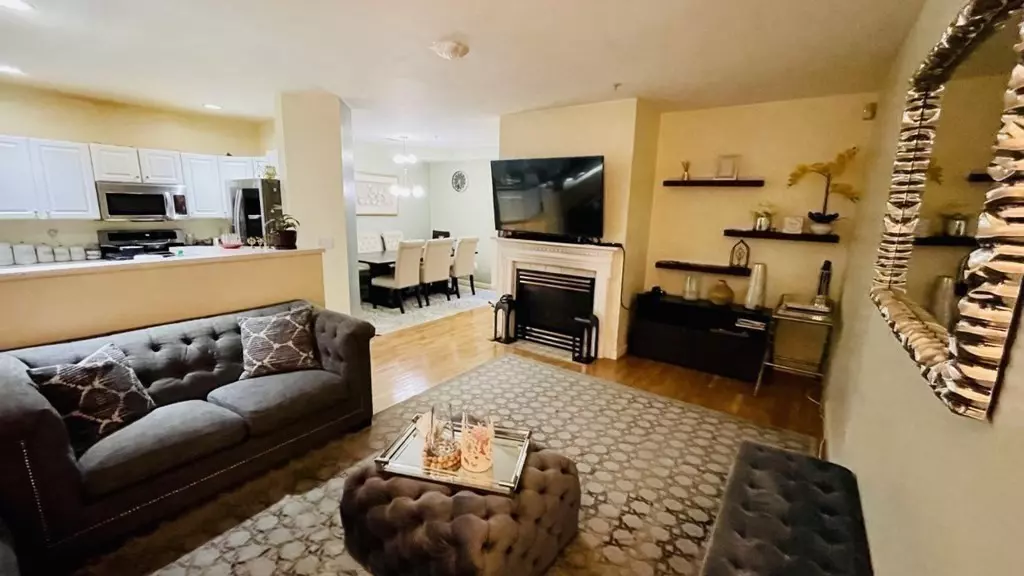 60 Village Dr #60, Quincy, MA 02169