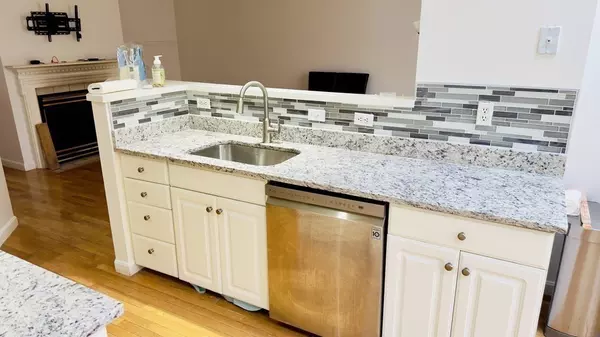 Quincy, MA 02169,60 Village Dr #60