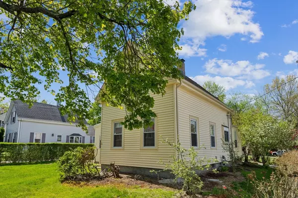 Rockland, MA 02370,194 Plain St