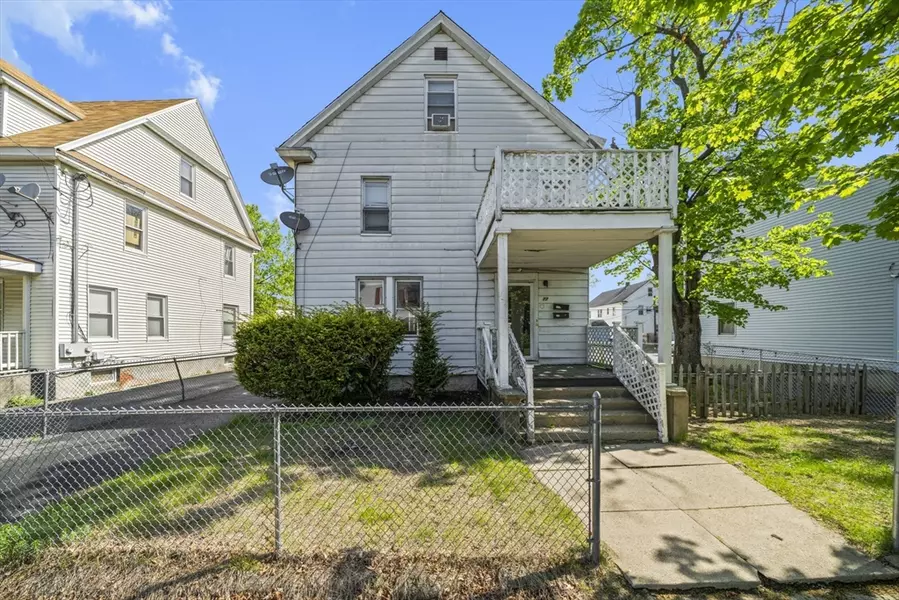 77 Parkside St, Springfield, MA 01104