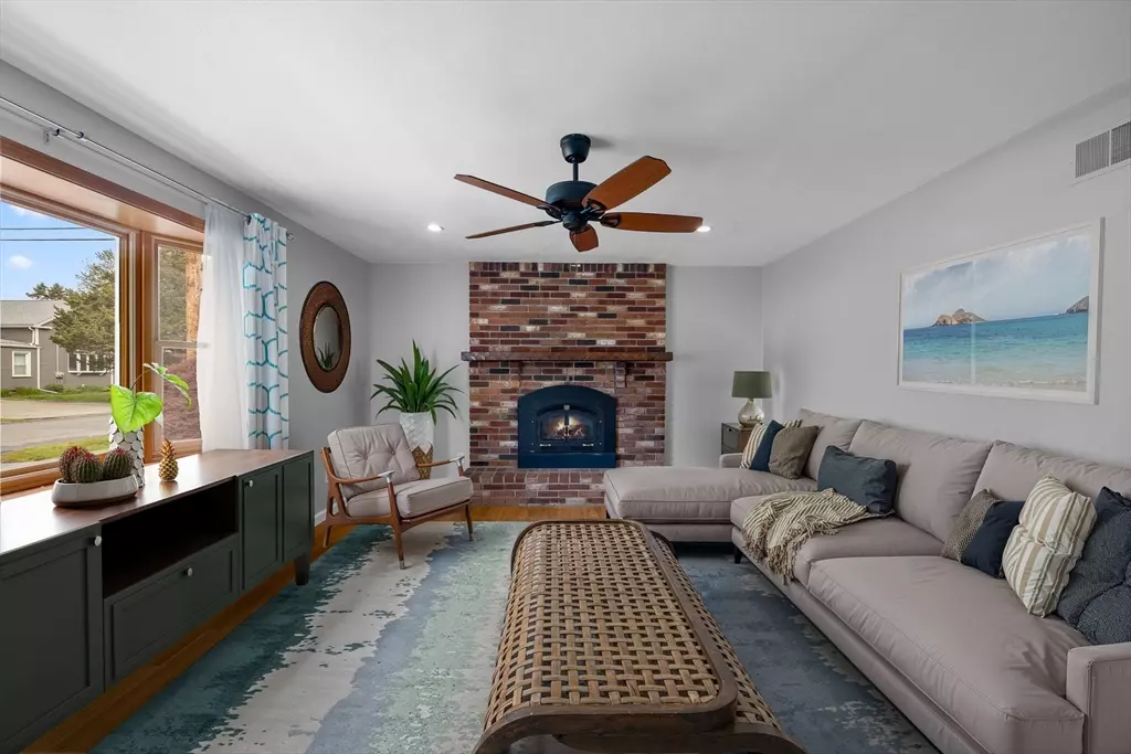 Acushnet, MA 02743,46 Wing Ln