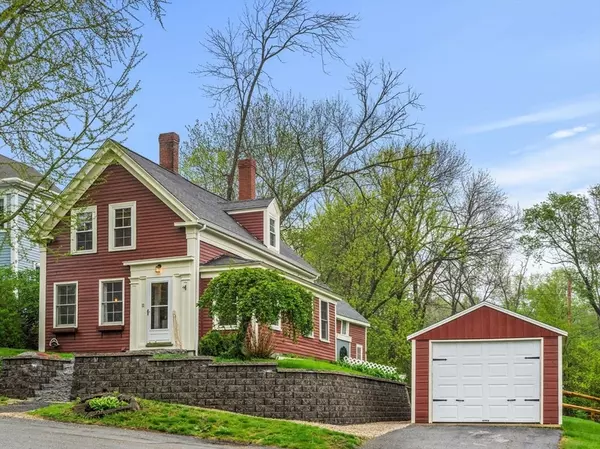 11 S Pleasant St, Merrimac, MA 01860