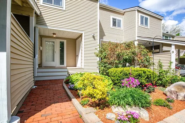 Walpole, MA 02032,2 Redwood Mews #2