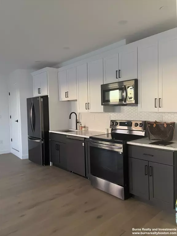 144 Old Colony Ave #204, Boston, MA 02127