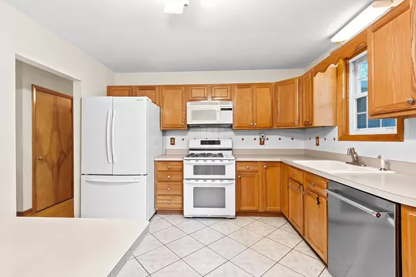 Taunton, MA 02780,79 Field St