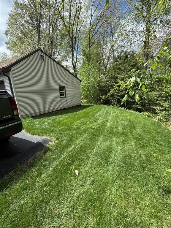 Auburn, MA 01501,11 Oakland Dr