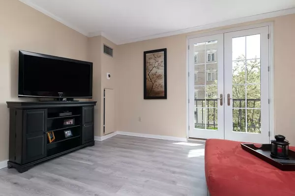 Quincy, MA 02171,100 Marina Drive #217