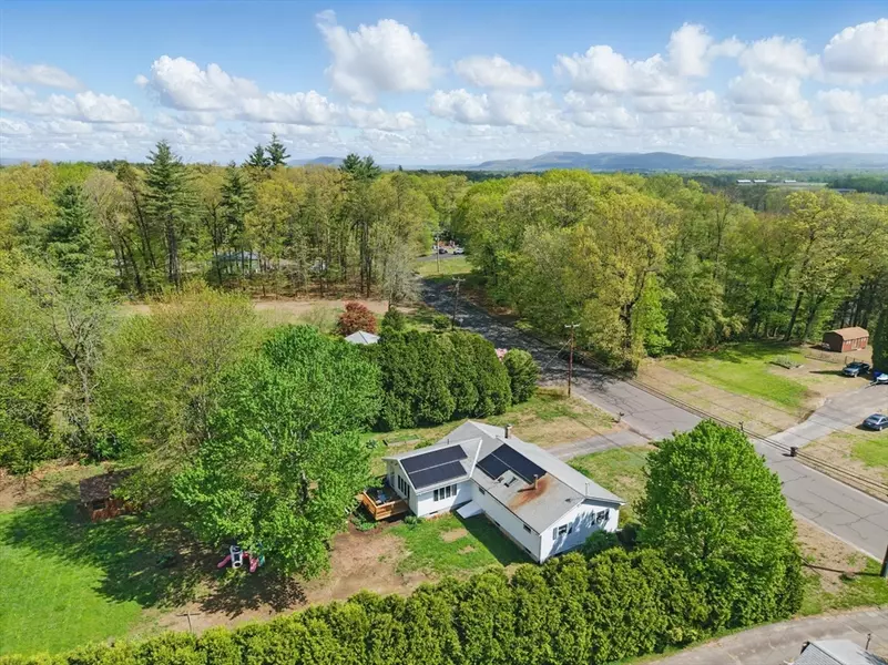 19 Straits Rd, Hatfield, MA 01038