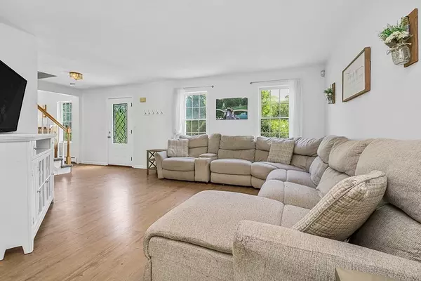 Plainville, MA 02762,3 Hawthorne