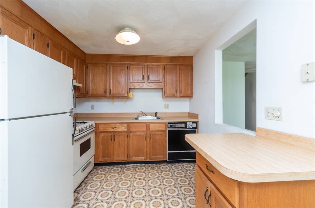 Tewksbury, MA 01876,24 Decarolis Dr #24
