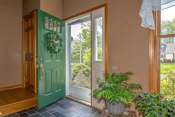 Westfield, MA 01085,60 Pineridge Dr