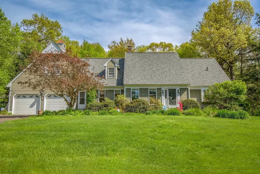 60 Pineridge Dr, Westfield, MA 01085