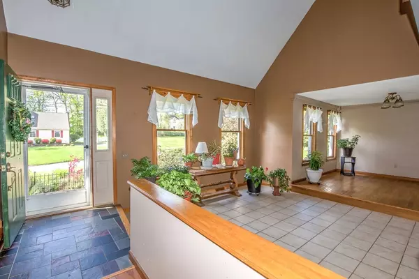 Westfield, MA 01085,60 Pineridge Dr