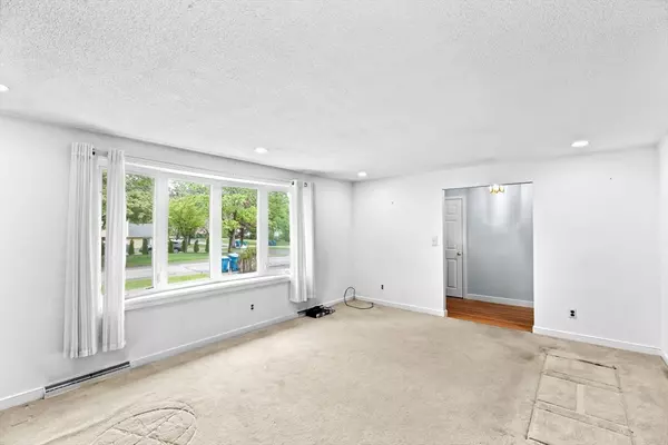 Canton, MA 02021,11 Janice Rd