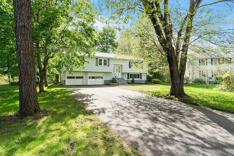 128 Kenney Ln, Concord, MA 01742