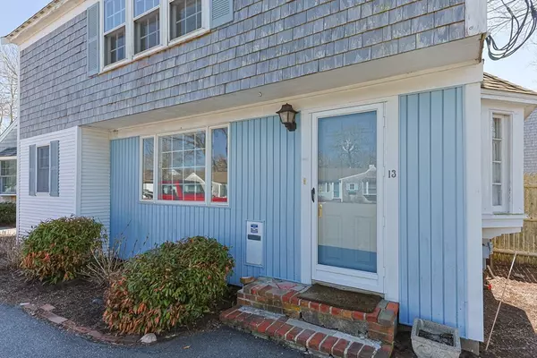 Harwich, MA 02646,77 Bank Street #13