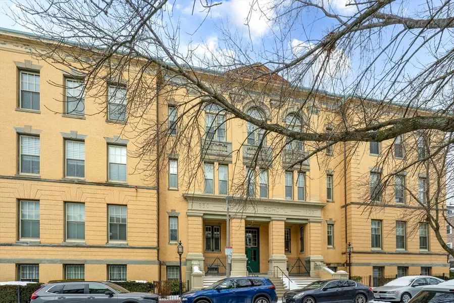 350 W 4th St #313, Boston, MA 02127