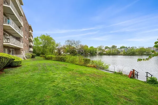 Arlington, MA 02474,18 Hamilton Rd #104