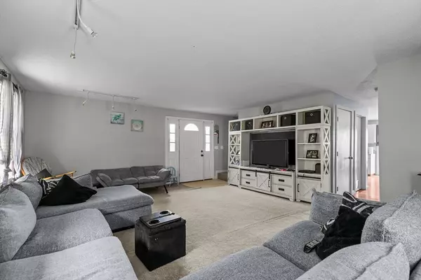 Tiverton, RI 02878,38 Clement St
